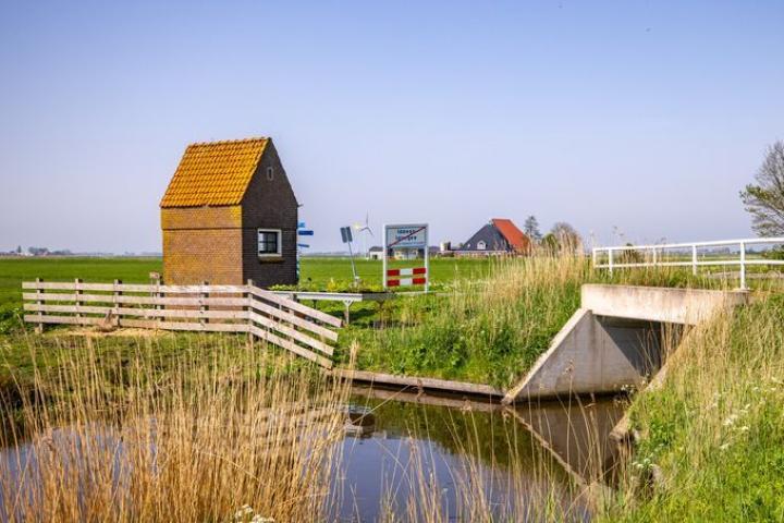 gemaal ter hoogte van verkeersbord einde idzegea